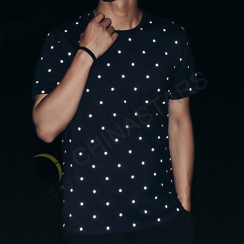 Reflective T-shirt with dot patttern